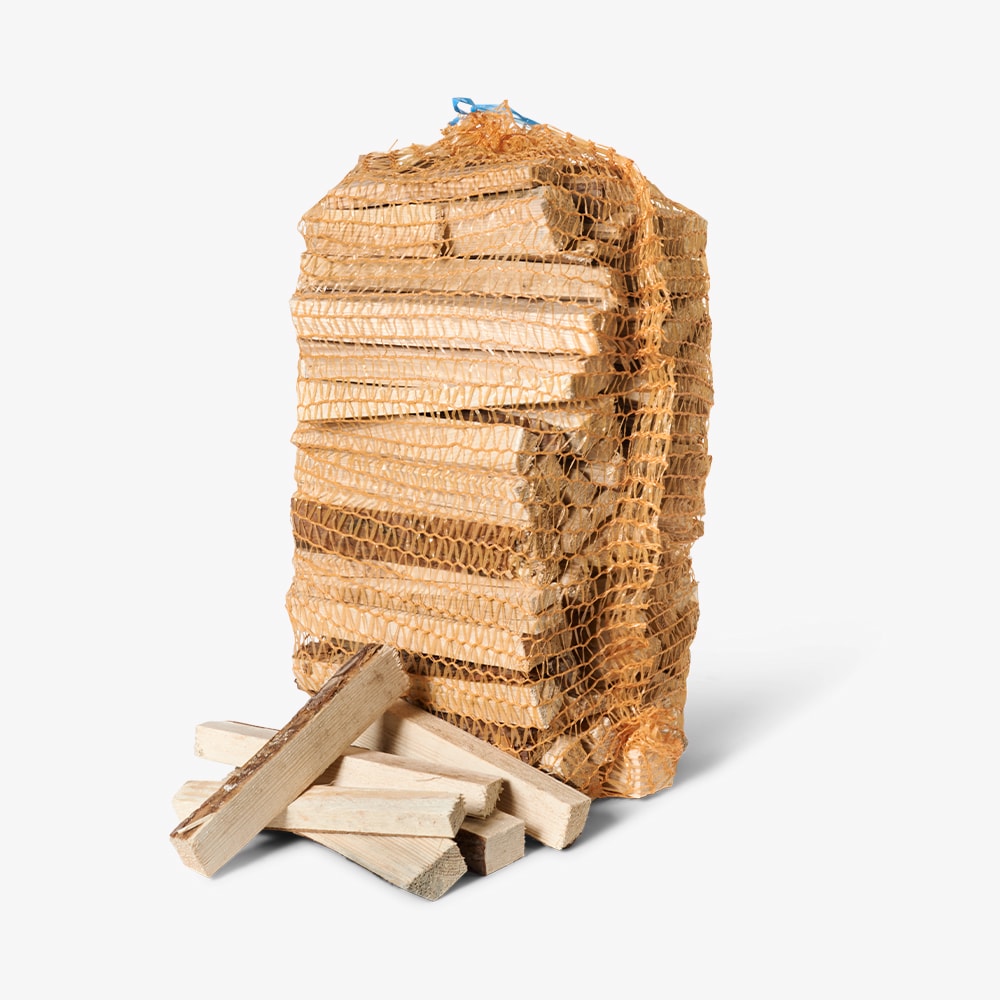 Kaminholz Breuer – Hochwertiges Anmachholz, perfekt getrocknet für schnelles und effektives Entzünden. Unsere sorgfältige Auswahl garantiert eine zuverlässige und umweltfreundliche Anzündhilfe für Kamine und Öfen.