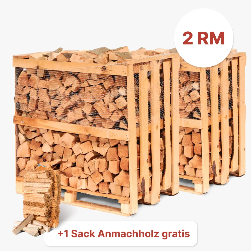 2 Raummeter trockenes Kaminholz, fachgerecht gestapelt in einer Holzpalette, inklusive eines Sackes Anmachholz gratis, angeboten von Kaminholz Breuer für gemütliche Feuerstunden zu Hause.
